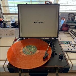 Crosley Brown Case Record Player in Working condition.